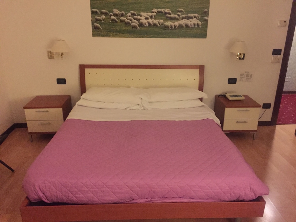 Single Room photo 3