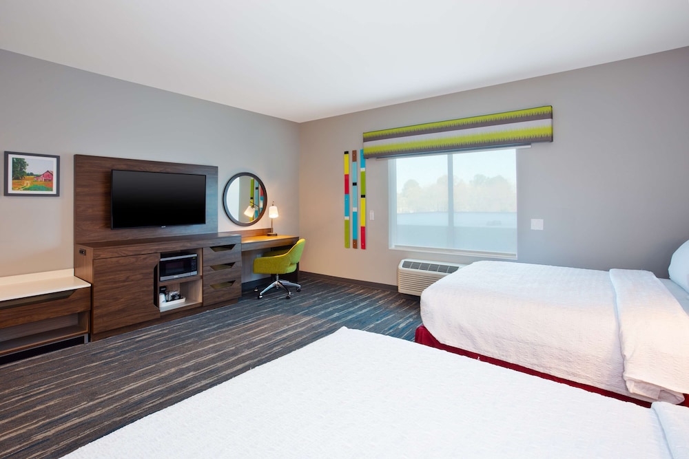 Room, 2 Queen Beds, Accessible, Bathtub (Mobility & Hearing) - Photo 4
