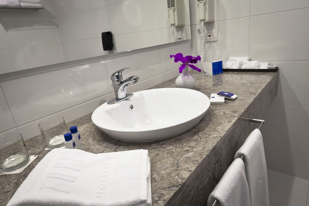 Superior Twin Room, Multiple Beds - Photo 6