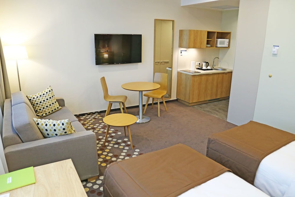 Studio, 2 Twin Beds, Kitchenette, City View photo 2