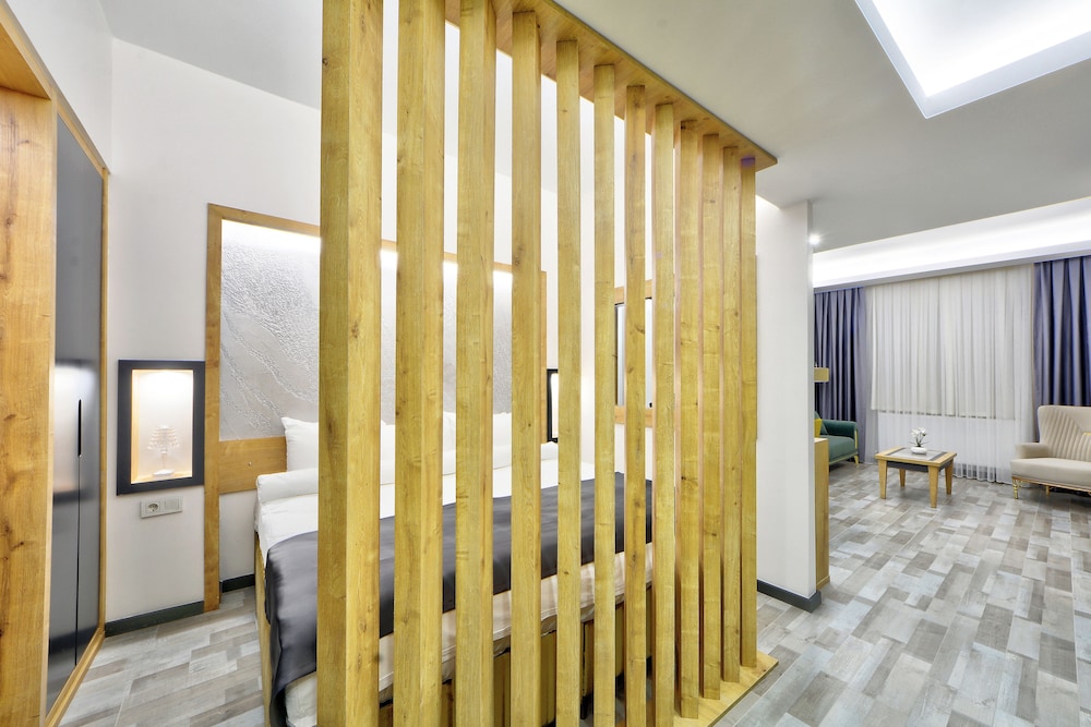 Deluxe King Room photo 3