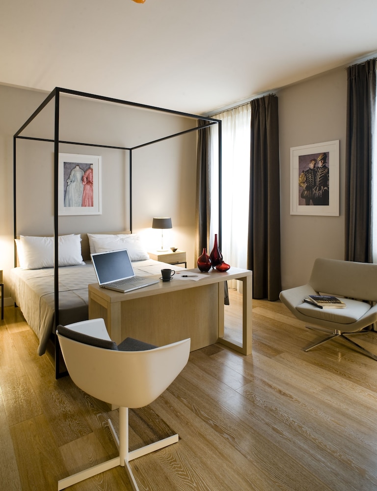Suite (Glamour Deluxe) - Photo 3