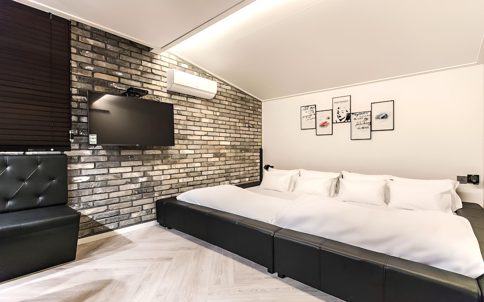 Room (Family (Wave & Movienet available)) photo 3