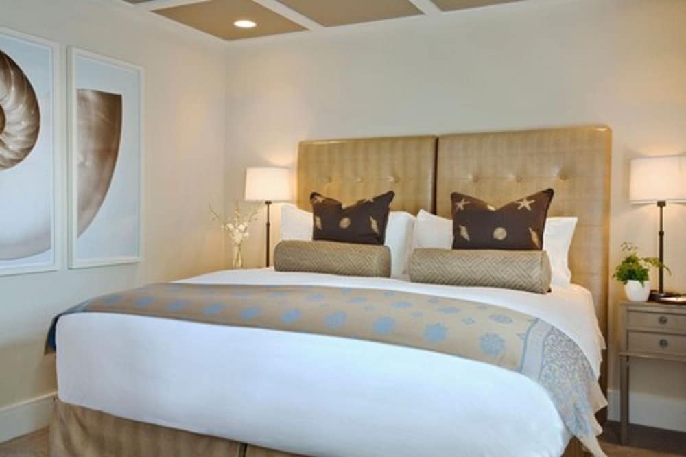 INN King Room-Located at the White Elephant Inn at 19 North Water Street