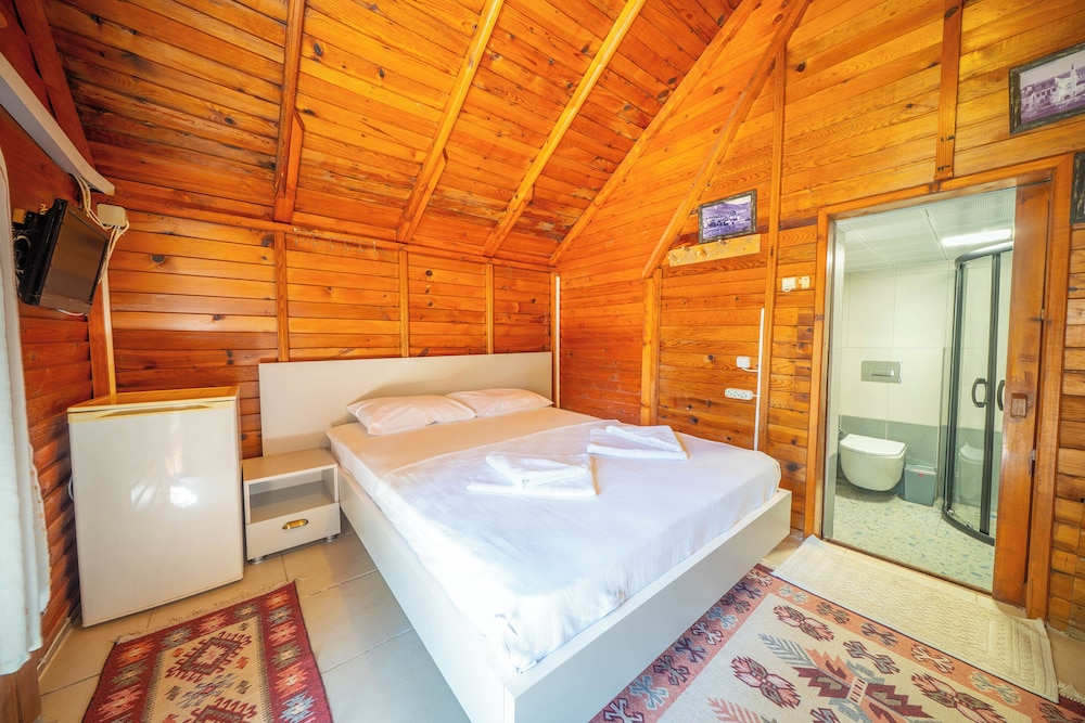 Classic Double or Twin Room, 1 Bedroom, Non Smoking, Courtyard View