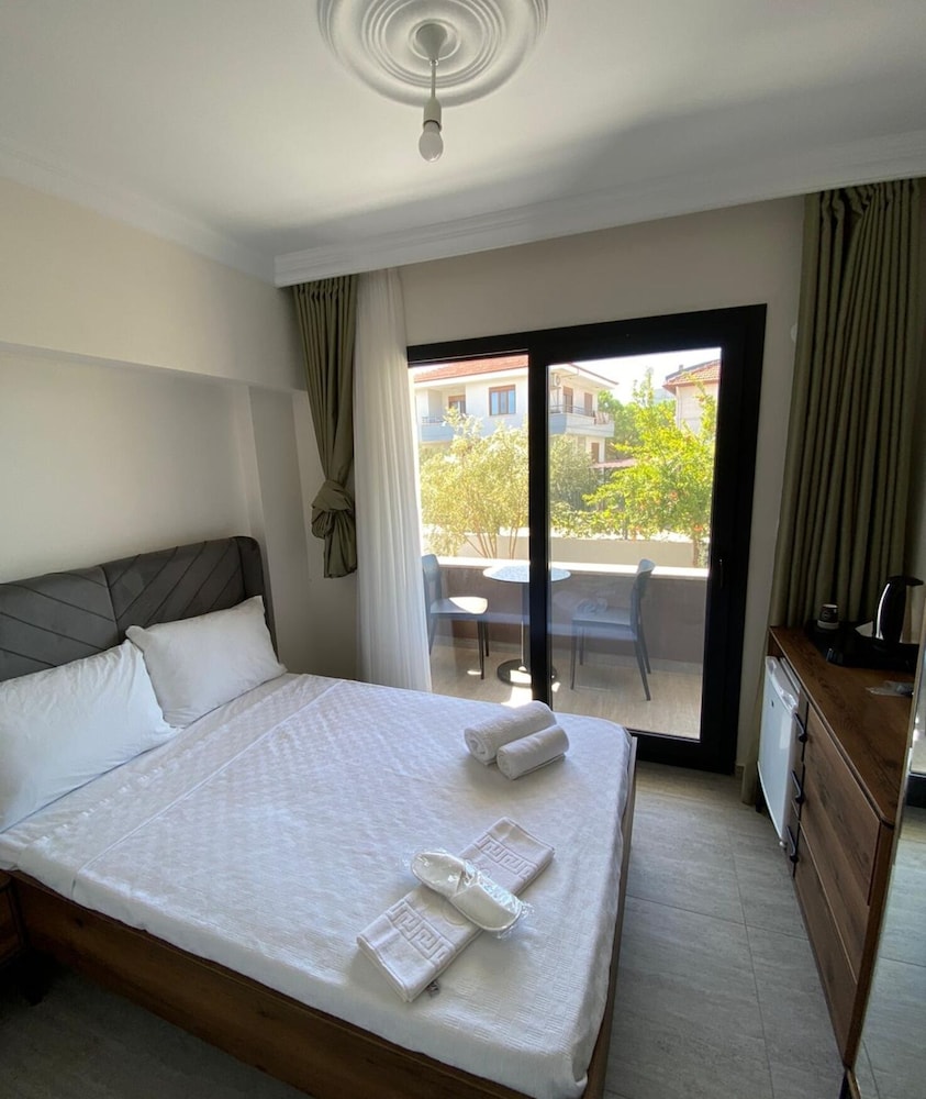 Double Room, Balcony, Garden View photo 3