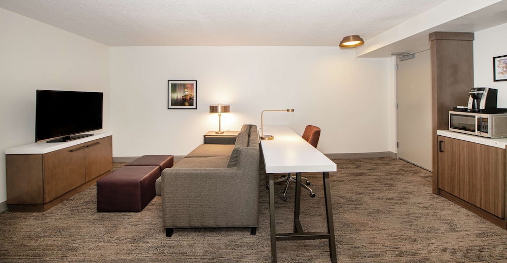 Suite, 1 Bedroom - Photo 6