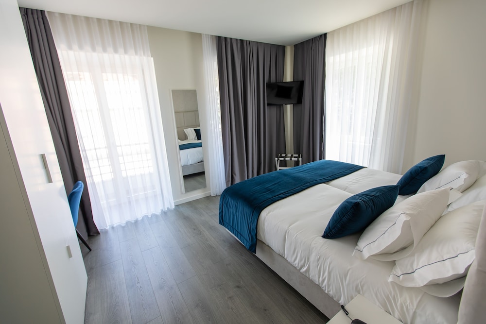 Deluxe Double or Twin Room photo 2
