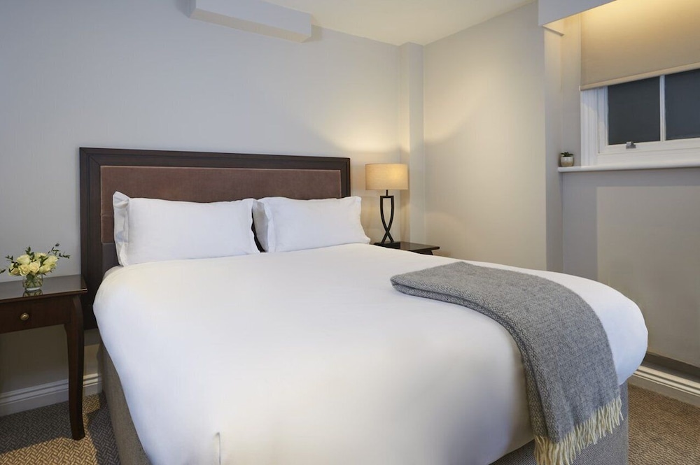 Premier Room, 1 King Bed photo 1
