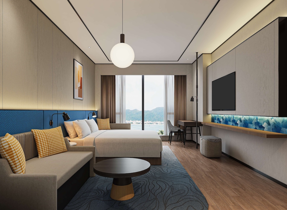Basic Room, 1 King Bed