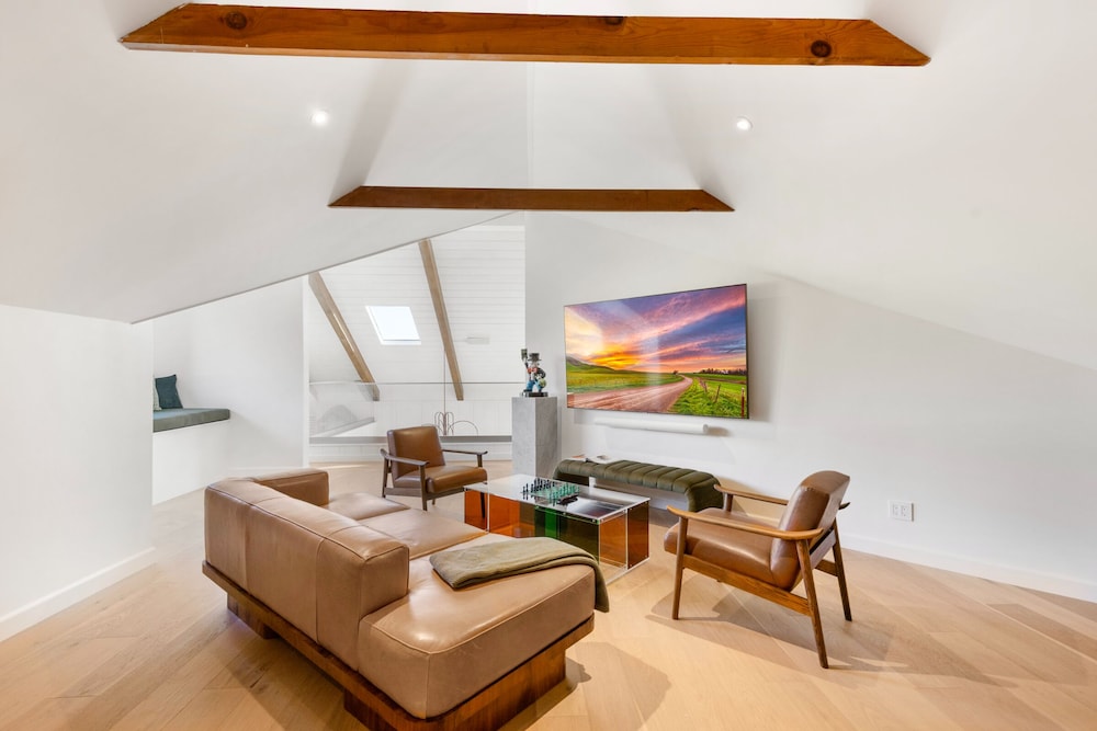 Luxury House, Multiple Beds, Pool Access, Ocean View (Beverly Tree House) photo 2