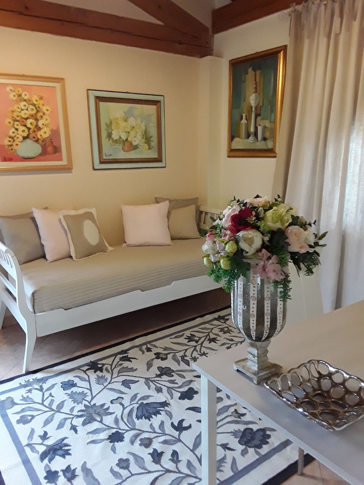 Apartment photo 2