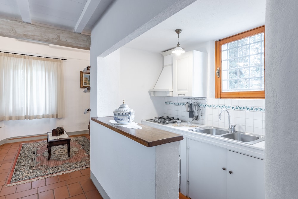 Romantic Loft, 1 King Bed with Sofa bed, Non Smoking, Hill View photo 3