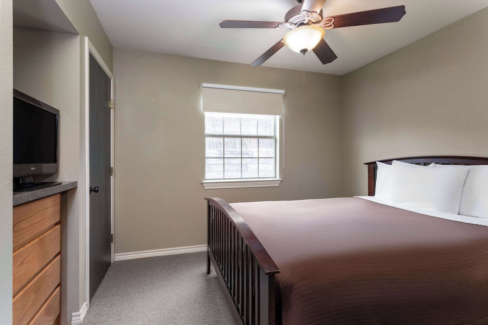 Suite, 1 Bedroom, Non Smoking photo 2