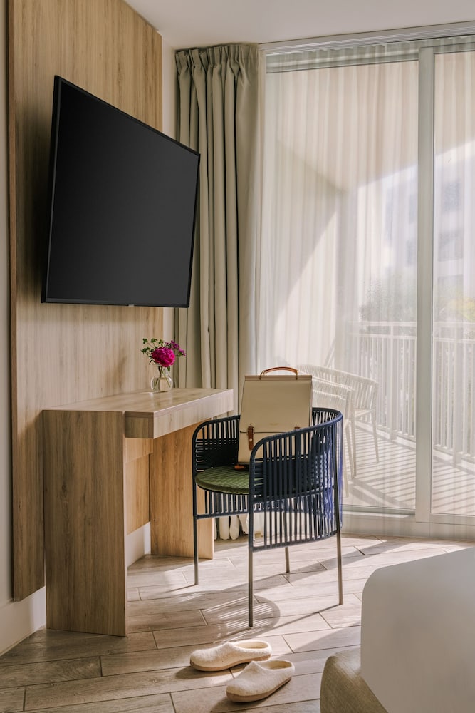 Room, 1 King Bed, Accessible, Balcony photo 2