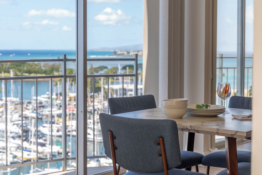 Ocean View 1BR at Ilikai Marina: Apartment, 1 Bedroom, Ocean View (0187) photo