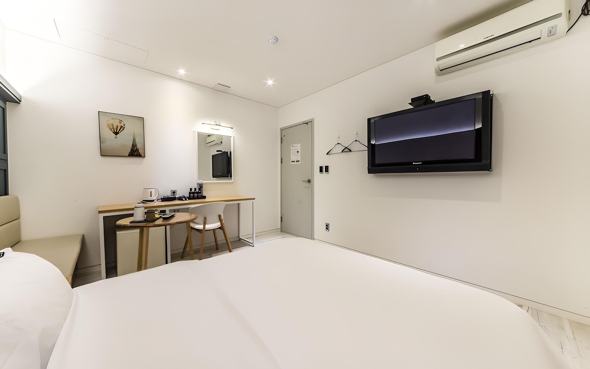 Room (PREMIUM) photo 2