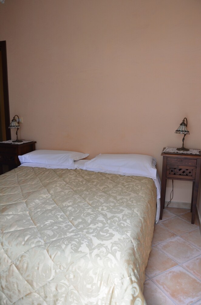 Classic Double Room (Salmone) photo 2