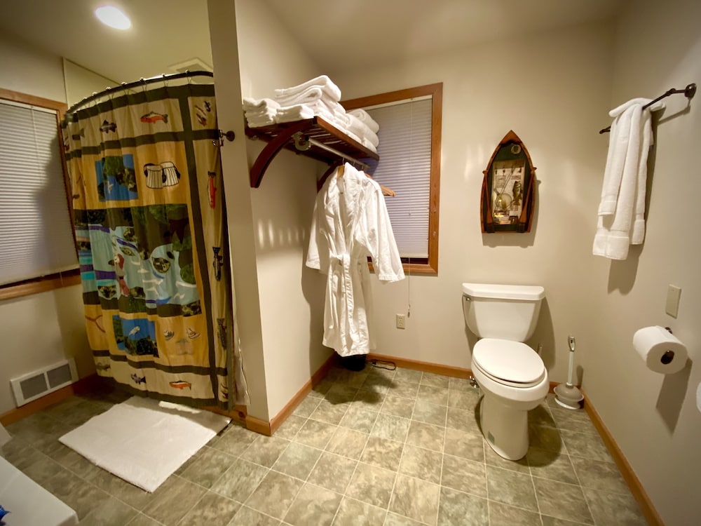 Deluxe Bungalow, 1 King Bed, Non Smoking, Mountain View photo 2