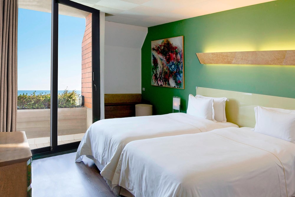 Deluxe Room, 2 Twin Beds, Balcony, Sea View photo 1