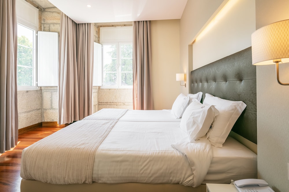 Premium Twin Room - Photo 2