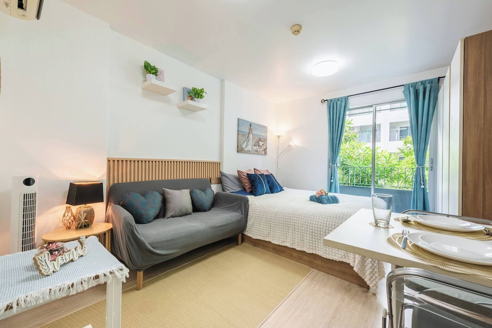 Studio, Multiple Bedrooms, Accessible, Smoking
