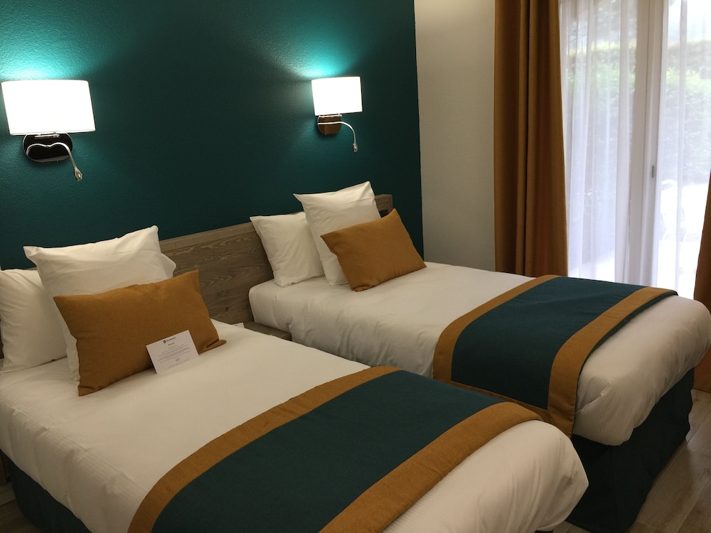 Classic Room, 2 Twin Beds, Non Smoking - Photo 9