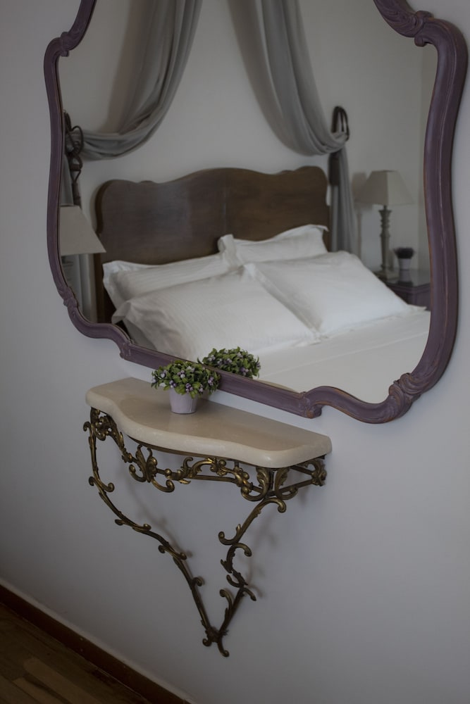Lavender Grand Suite photo 1