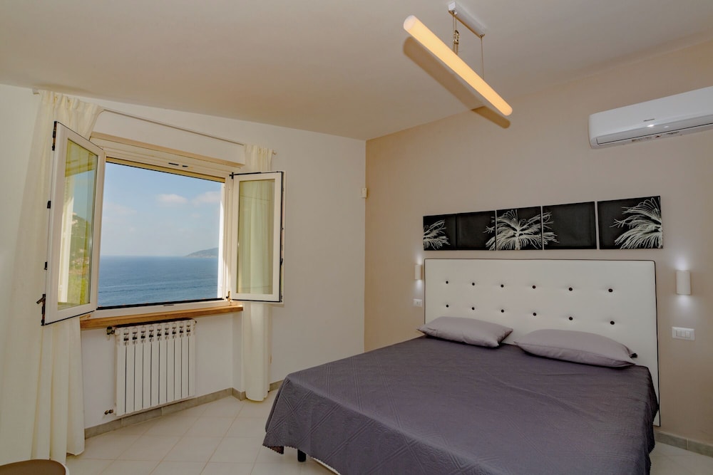 Classic Triple Room, Sea View