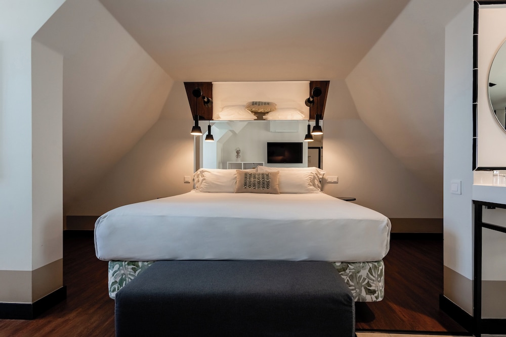 Superior Double or Twin Room (Church) - Photo 2