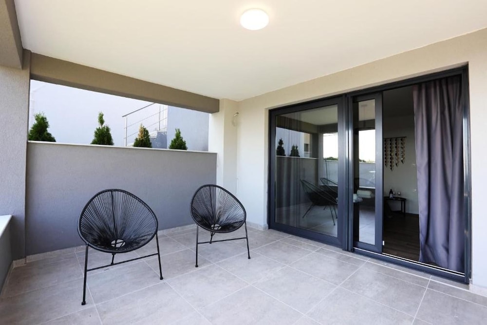 Villa, Smoking