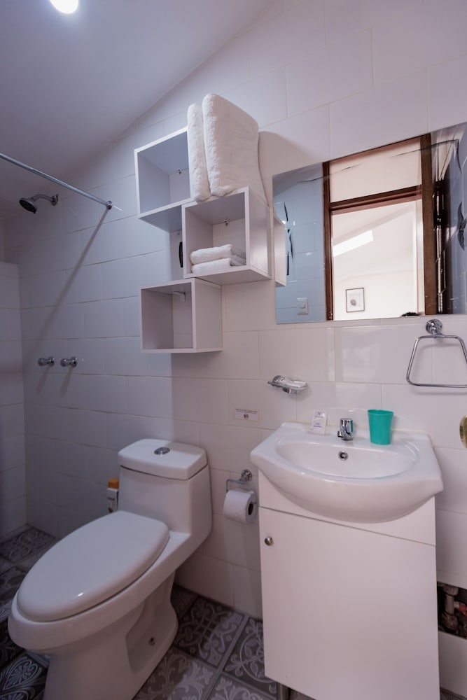 Standard Twin Room, 1 Bedroom, Courtyard View photo 2