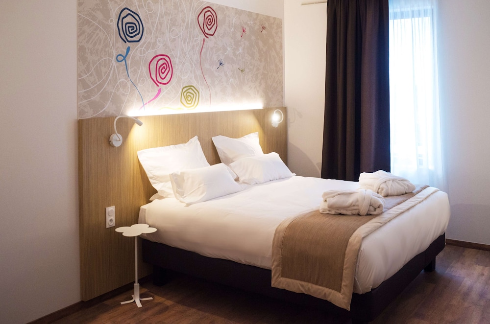 Standard Room, Multiple Beds - Photo 5