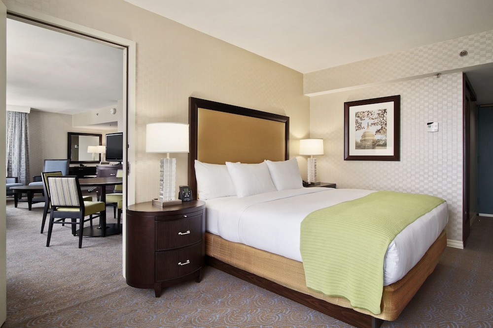 Suite, 1 King Bed (Dupont Suite) photo 2