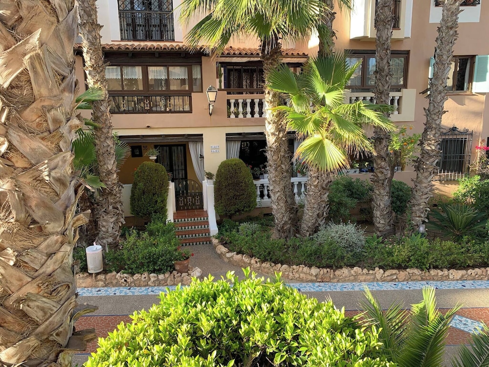 Apartamento, 1 Dormitorio, Piscina Privada, Vista al Jardín