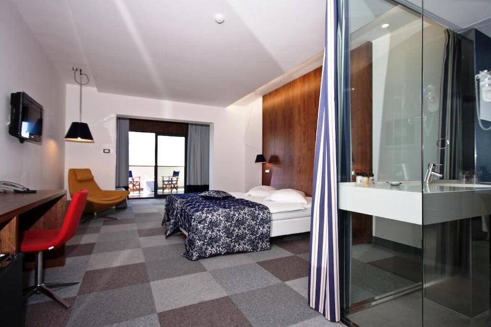 Superior Double or Twin Room, Sea View photo 2