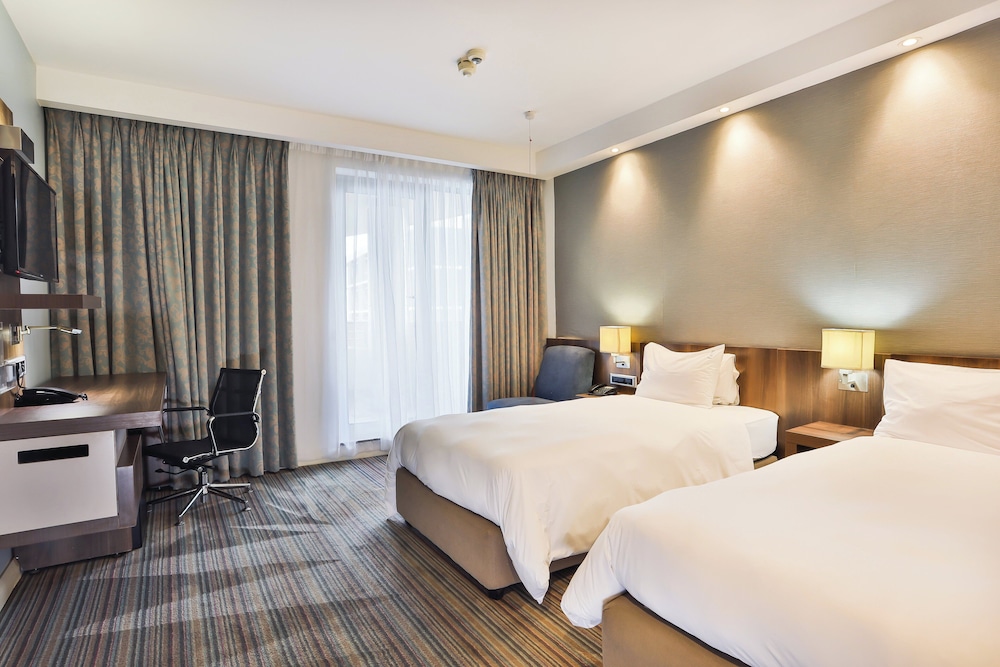 Standard Room, 2 Twin Beds, Balcony, Ocean View - Photo 1
