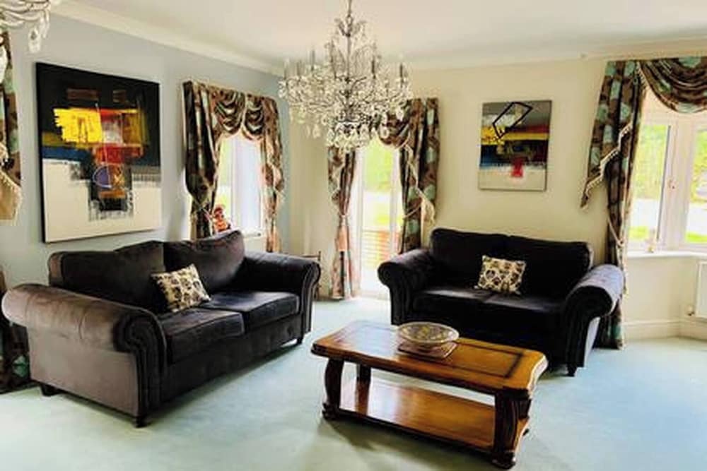 Stratford 4 BR Family Mansion With Pool, Gym & BBQ, Photo 33