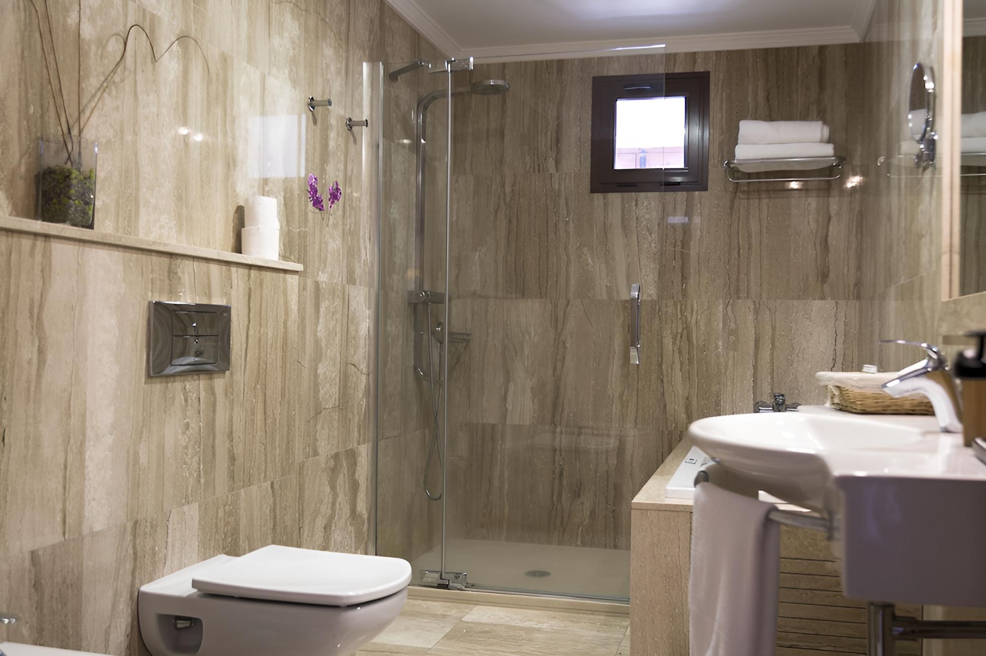 Grand Suite (2 adults + 1 child) photo 2