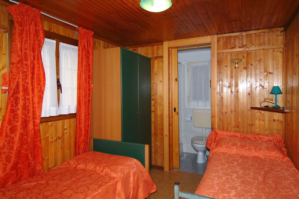 Bungalow, 2 Bedrooms photo 2