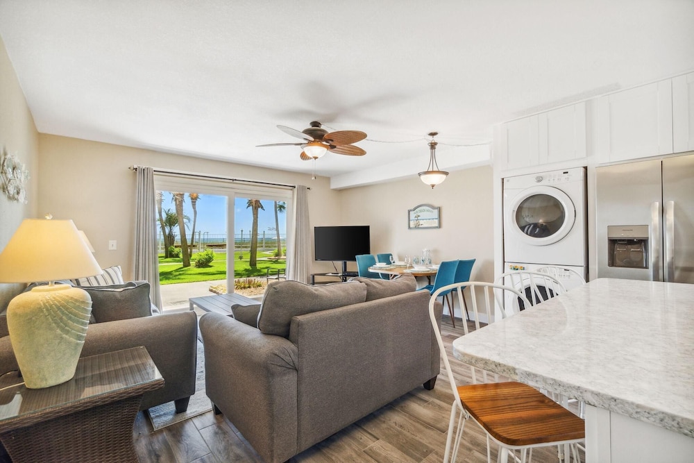 Condo, 1 King Bed with Sofa bed (The Summit 108)