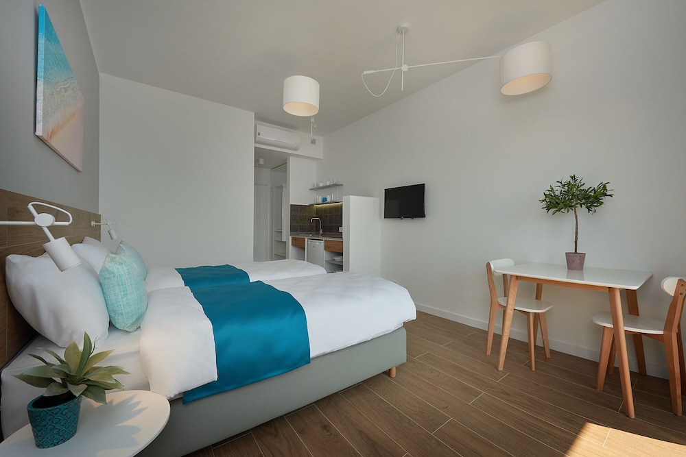 Deluxe Double Room, Partial Sea View