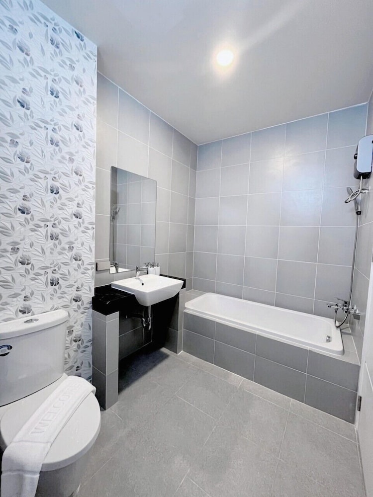 Deluxe Room - Photo 6