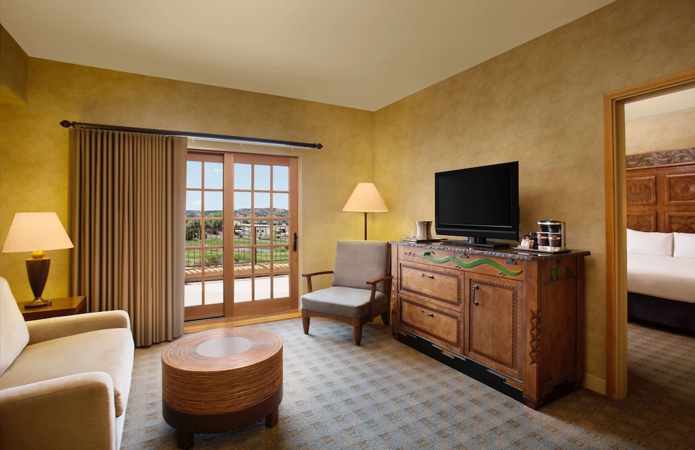 Suite, 1 King Bed photo 3