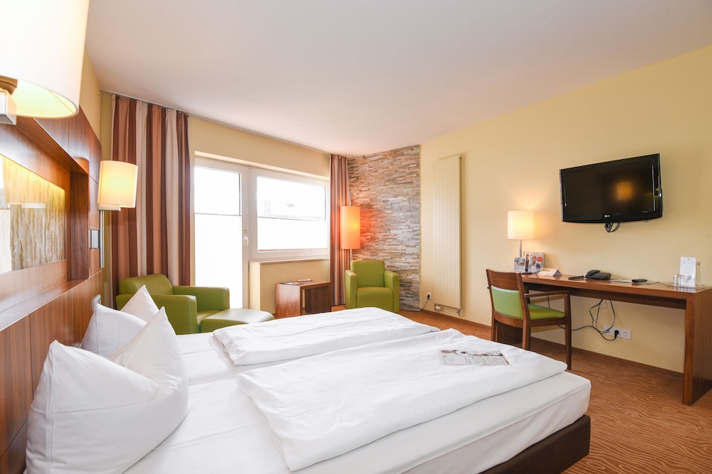 Comfort Double or Twin Room, Balcony - Photo 2