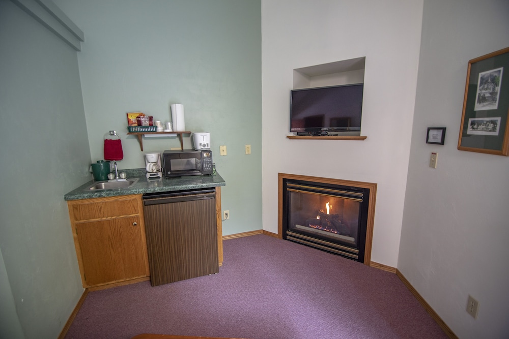 Deluxe Room, 1 Queen Bed With Sofa Bed (Lodge Second Floor) photo 2