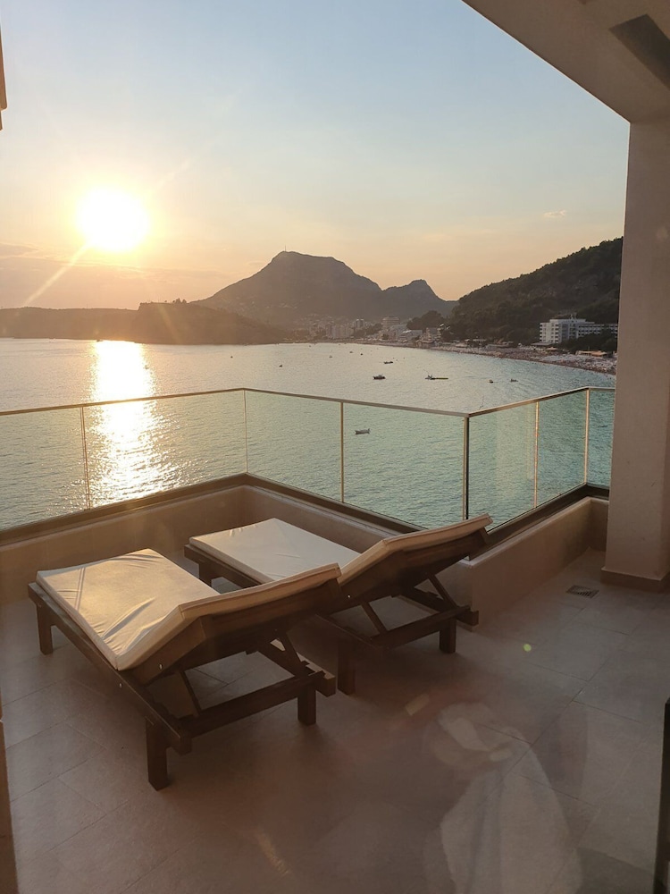Premium Penthouse, 1 King Bed with Sofa bed, Sea View photo 2