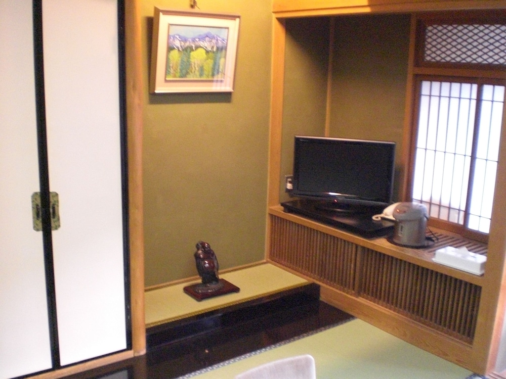 Superior Japanese Style Room (with Basic Dinner & Breakfast) photo 3