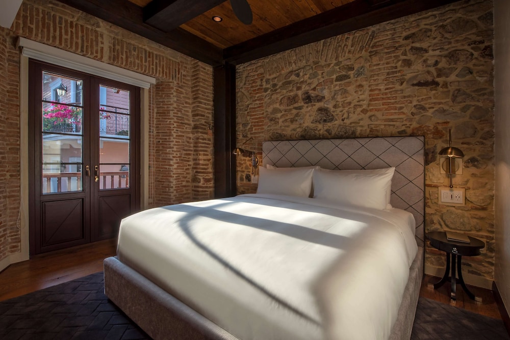 Room, 1 King Bed (Casco)
