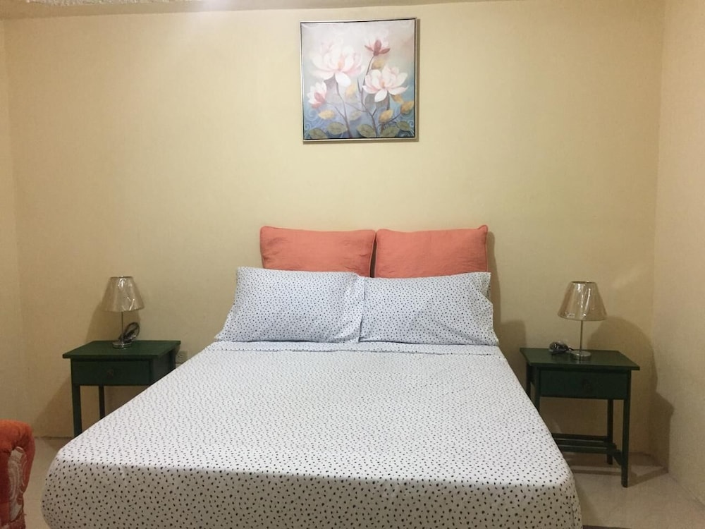 Standard Room, 1 Queen Bed photo 1